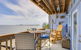 Walkable Beachfront Retreat On Cedar Key!